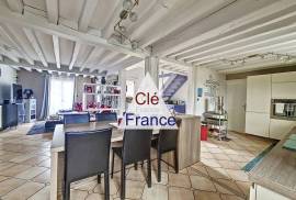 Detached Country House with Swimming Pool