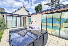 Detached Country House with Swimming Pool