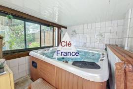 Detached Country House with Swimming Pool