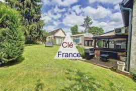 Detached Country House with Swimming Pool