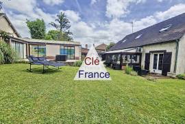 Detached Country House with Swimming Pool