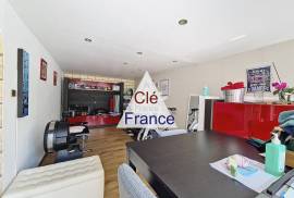 Detached Country House with Swimming Pool