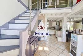 Detached Country House with Swimming Pool