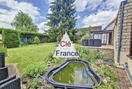 Detached Country House with Swimming Pool