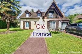 Detached Country House with Swimming Pool