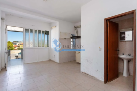 3 bedroom apartment + 3 outbuildings located in Parchal-Lagoa
