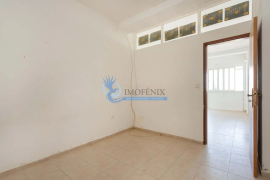 3 bedroom apartment + 3 outbuildings located in Parchal-Lagoa