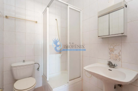 3 bedroom apartment + 3 outbuildings located in Parchal-Lagoa
