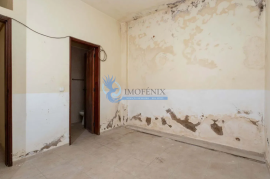 3 bedroom apartment + 3 outbuildings located in Parchal-Lagoa