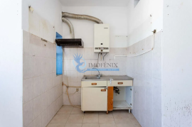 3 bedroom apartment + 3 outbuildings located in Parchal-Lagoa