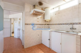3 bedroom apartment + 3 outbuildings located in Parchal-Lagoa