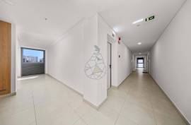 T1 Semi New with Pool in Gated Community with Pool and Box Garage - Praia da Rocha
