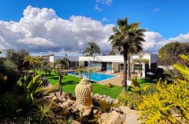 Luxury Villa with Contemporary Architecture in the Urbanization Belmonte - Portimão