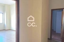 Two shops for rent in the center of Chaves