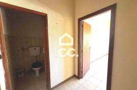 Two shops for rent in the center of Chaves