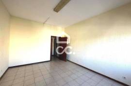 Two shops for rent in the center of Chaves