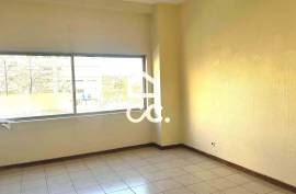 Two shops for rent in the center of Chaves