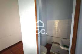 Two shops for rent in the center of Chaves