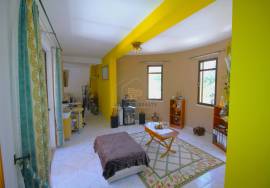 4 bedroom single storey villa with garage and swimming pool