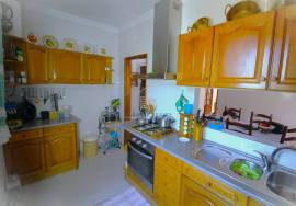 4 bedroom single storey villa with garage and swimming pool