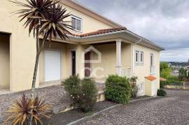 Semi-detached house overlooking the city of Viseu