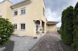Semi-detached house overlooking the city of Viseu