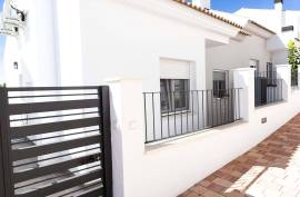 3 bedroom townhouse with terrace for sale in the centre of Periana.
