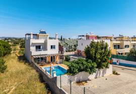 Detached, spacious 4 bedroom recently constructed villa with pool, Jacuzzi & garden near Olhão. Detached, spacious 4 bedroom recently constructed villa with pool, Jacuzzi & garden near Olhão.