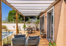 Detached, spacious 4 bedroom recently constructed villa with pool, Jacuzzi & garden near Olhão. Detached, spacious 4 bedroom recently constructed villa with pool, Jacuzzi & garden near Olhão.