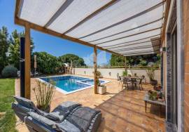 Detached, spacious 4 bedroom recently constructed villa with pool, Jacuzzi & garden near Olhão. Detached, spacious 4 bedroom recently constructed villa with pool, Jacuzzi & garden near Olhão.