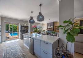 Detached, spacious 4 bedroom recently constructed villa with pool, Jacuzzi & garden near Olhão. Detached, spacious 4 bedroom recently constructed villa with pool, Jacuzzi & garden near Olhão.