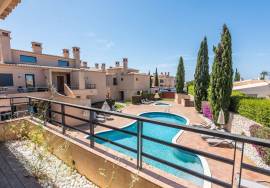 2 bed luxury apartment with sea views