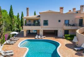 2 bed luxury apartment with sea views