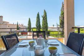 2 bed luxury apartment with sea views