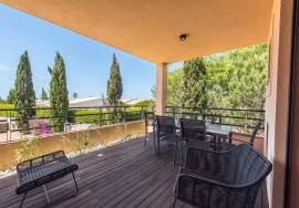 2 bed luxury apartment with sea views