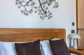 2 bed luxury apartment with sea views