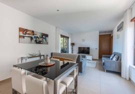 2 bed luxury apartment with sea views