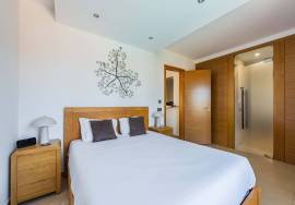 2 bed luxury apartment with sea views