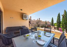 2 bed luxury apartment with sea views