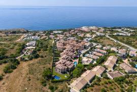 2 bed luxury apartment with sea views
