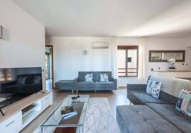 2 bed luxury apartment with sea views