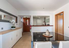 2 bed luxury apartment with sea views