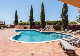 2 bed luxury apartment with sea views