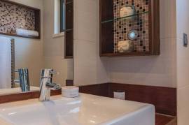 2 bed luxury apartment with sea views