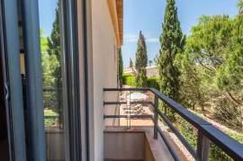 2 bed luxury apartment with sea views