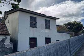 House T2+1 in Machico
