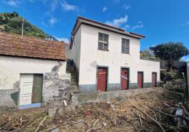 House T2+1 in Machico