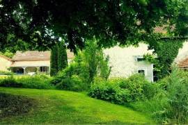 Chillaveau A luxury 6 bed, 2 home Country House with Large Barn, mature Gardens in Grand Brassac, Dordogne,