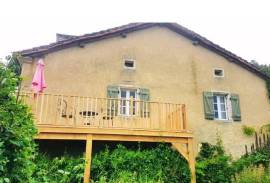 Chillaveau A luxury 6 bed, 2 home Country House with Large Barn, mature Gardens in Grand Brassac, Dordogne,