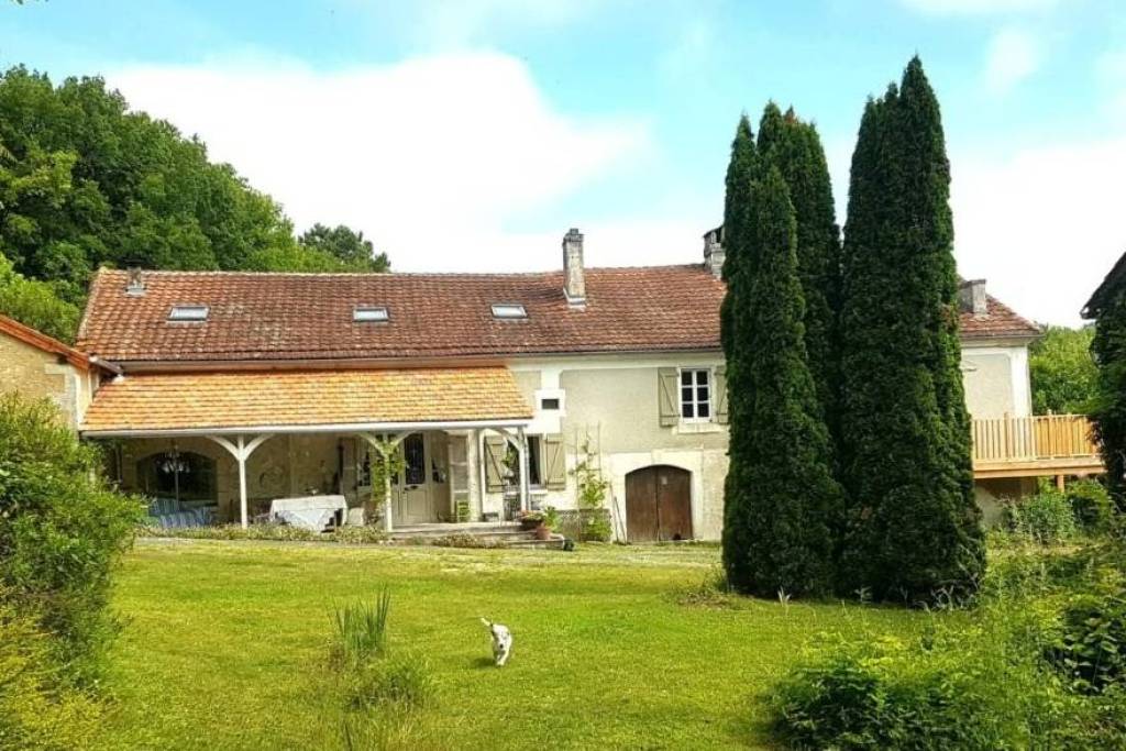 Chillaveau A luxury 6 bed, 2 home Country House with Large Barn, mature Gardens in Grand Brassac, Dordogne,